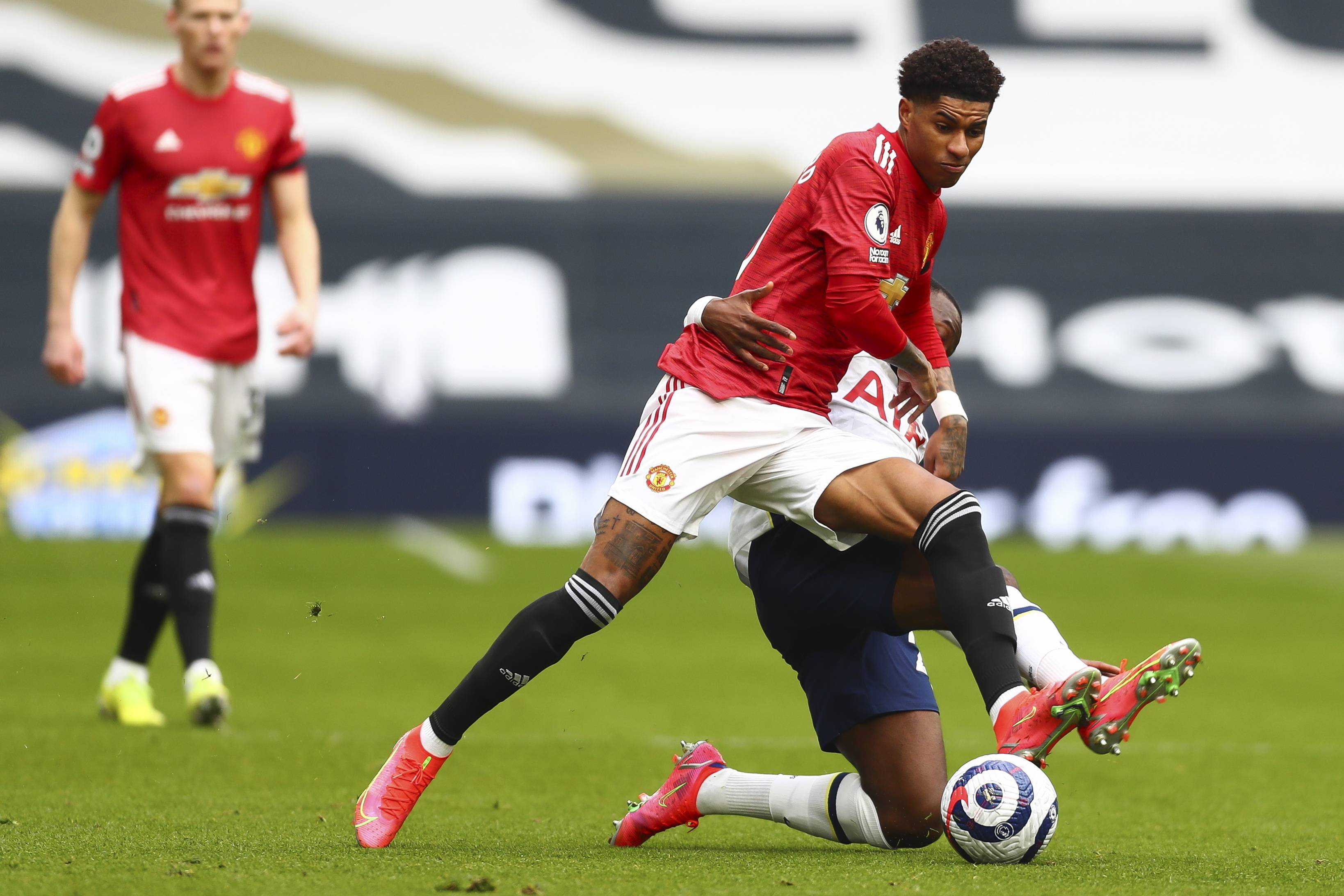 对英超诸多 对英超诸多